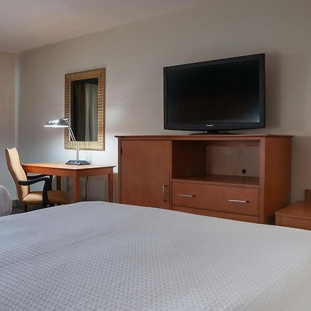 American Inn & Suites Ферндейл Екстер'єр фото